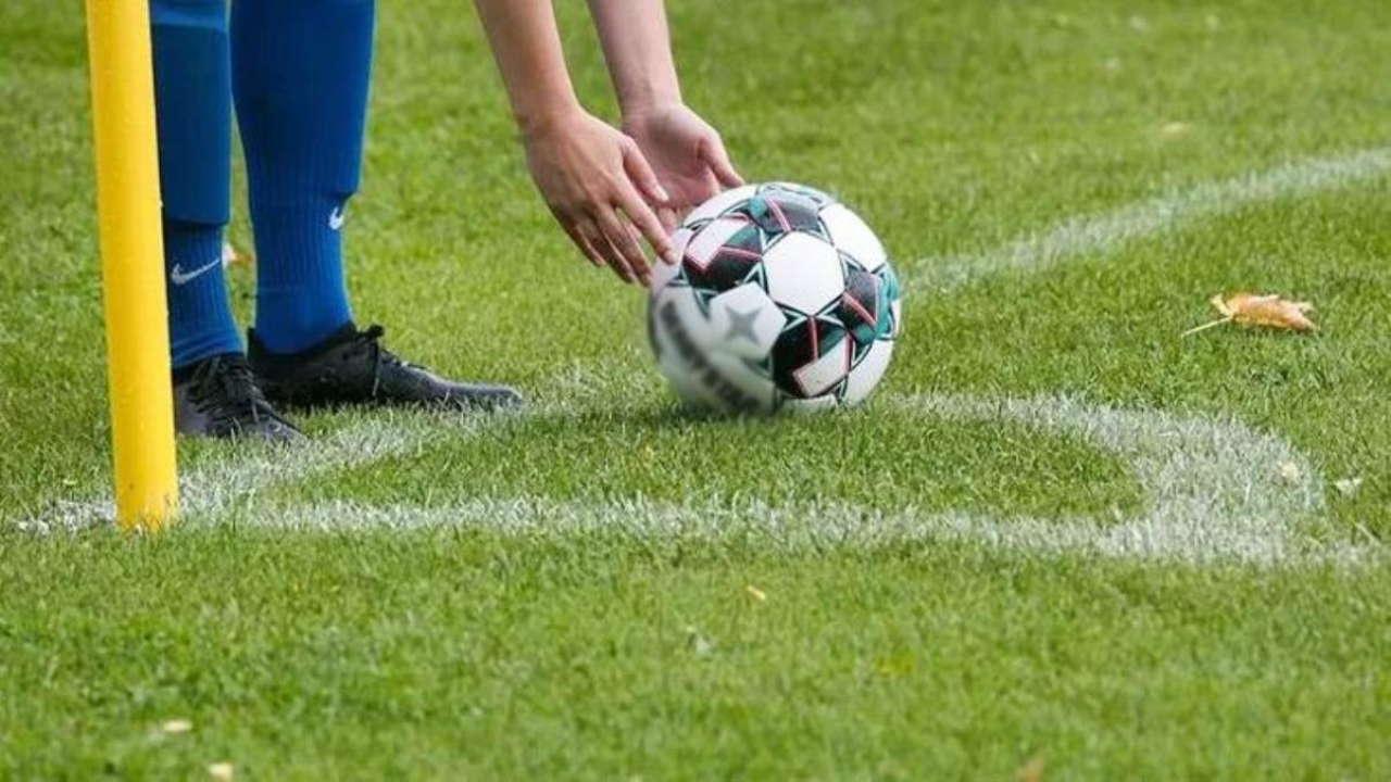 Üsküdar Amerikan Lisesi futbol takımı oyuncusu, Özel Musevi Lisesi maçında