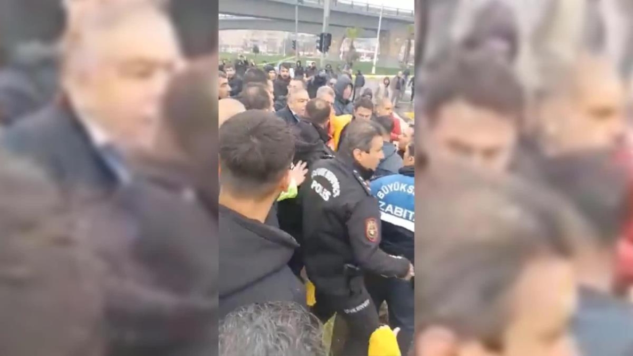 Vatandaş, Şanlıurfa Büyükşehir Belediye Başkanı Beyazgül'e Tepki Gösterip, Yuhaladı