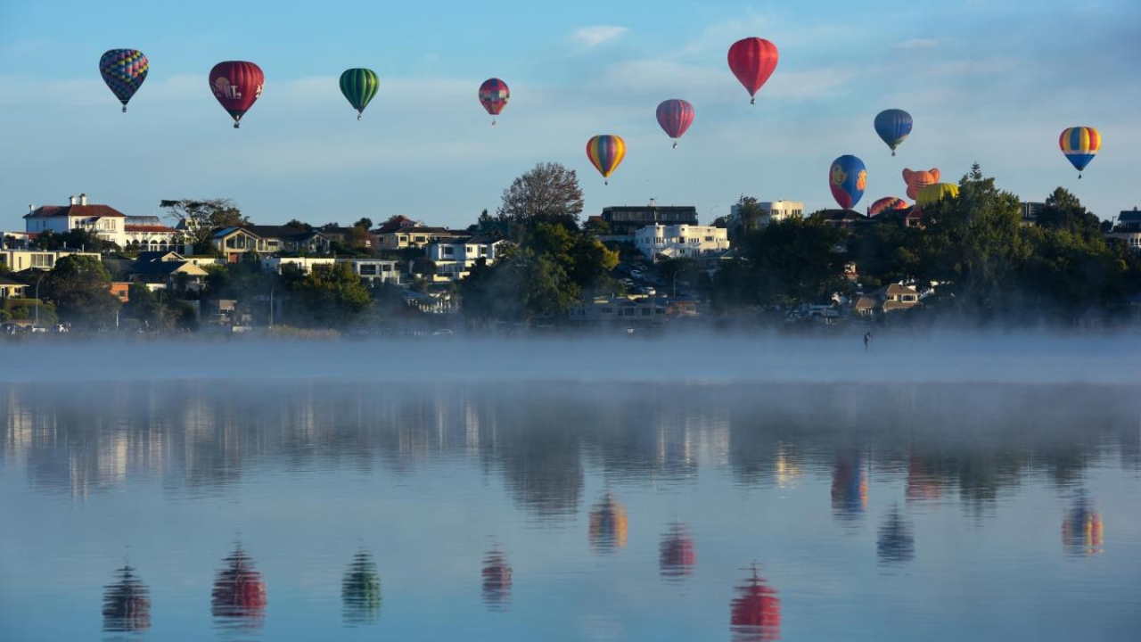 Yeni Zelanda'da Sıcak Hava Balonu Festivali