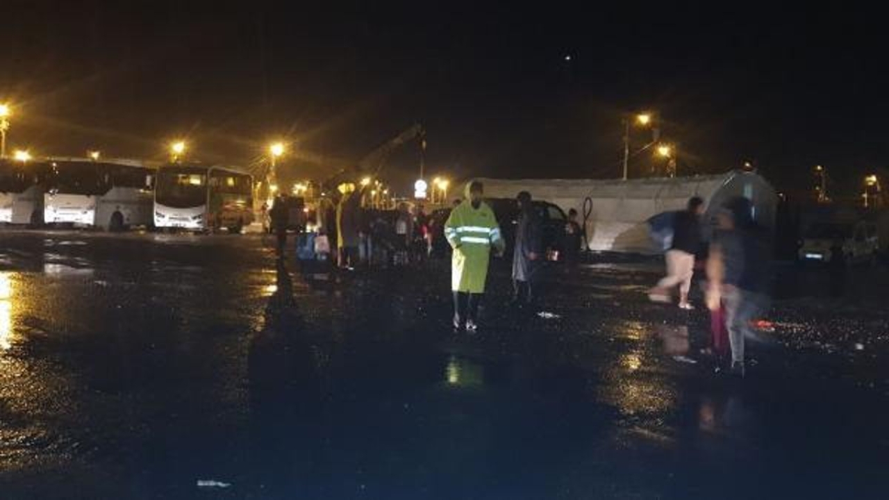 Diyarbakır'da sağanak, hayatı olumsuz etkiledi (3)