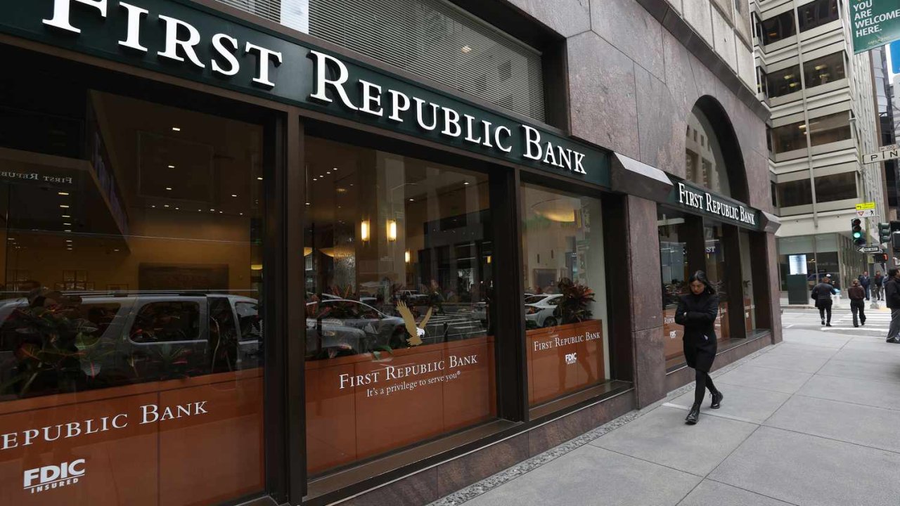 S&P ve Fitch, ABD'li First Republic Bank'ın kredi notunu düşürdü