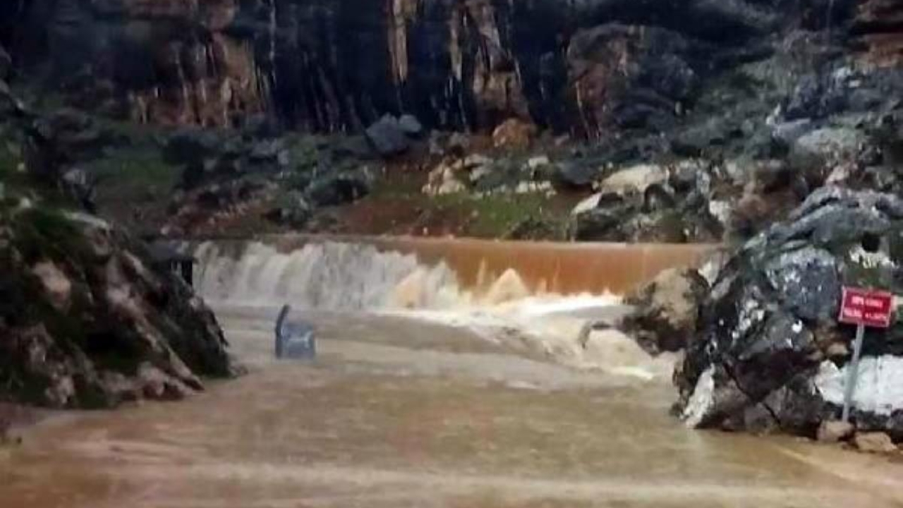 Diyarbakır'da sağanak, hayatı olumsuz etkiledi (5)