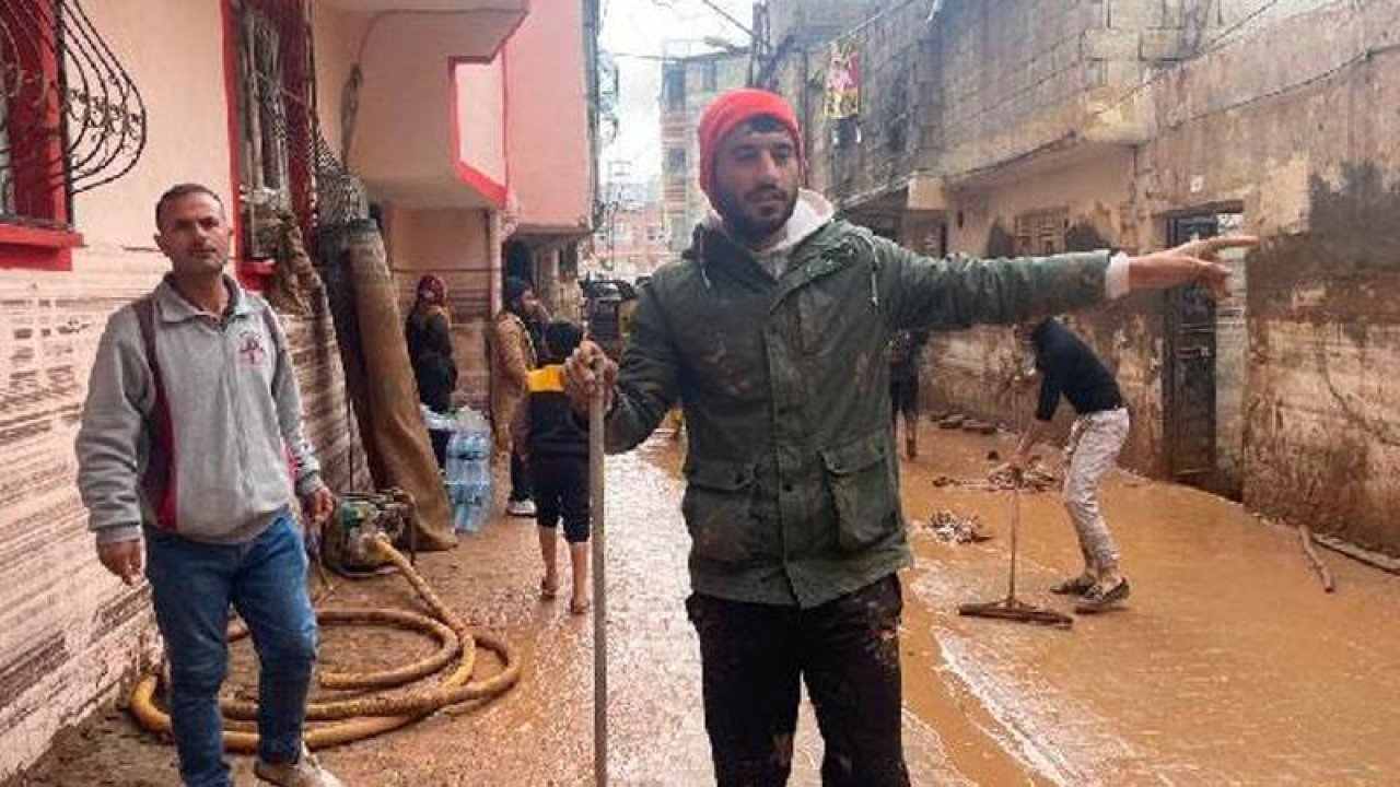 Şanlıurfa'daki selde yüzme antrenörü 5 çocuğu kurtardı