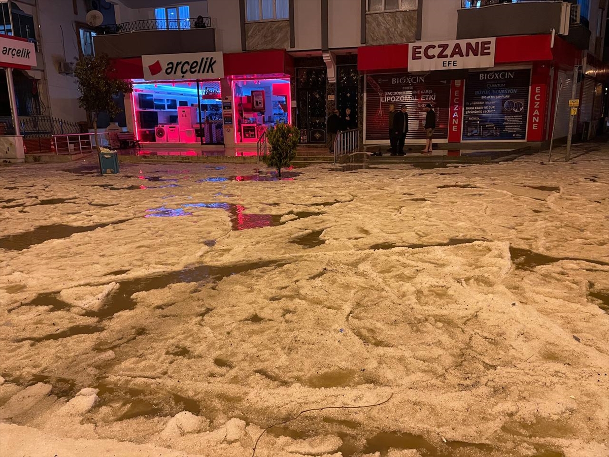 Kilis'te sağanak ve dolu etkili oldu