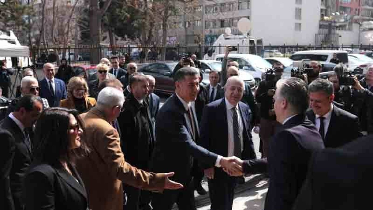 Ata İttifakı’nın cumhurbaşkanı adayı Sinan Oğan YSK’ya adaylık başvurusunu yaptı
