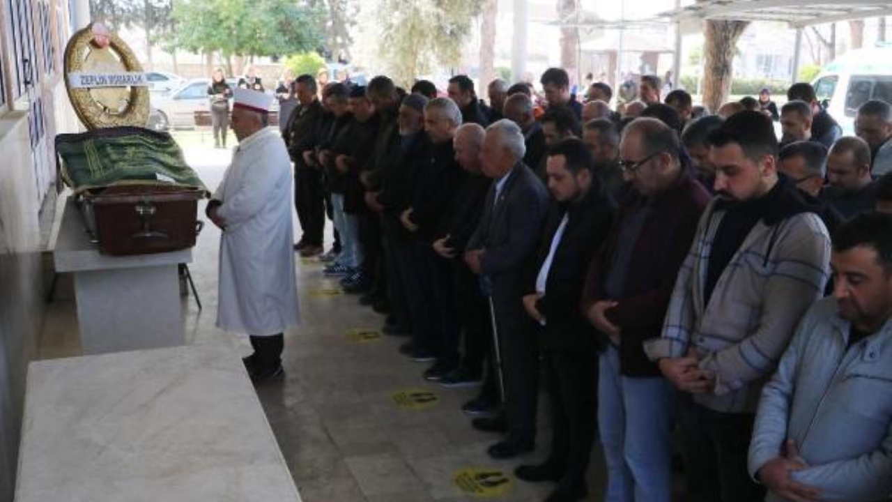 Yaya geçidinde kamyonetin çarptığı liseli Ezgi, hayatını kaybetti