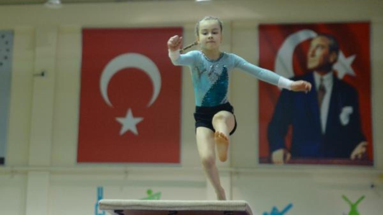 Jimnastik şampiyonu Elvan, eğitimini Ukrayna'da, antrenmanlarını Bursa'da sürdürüyor