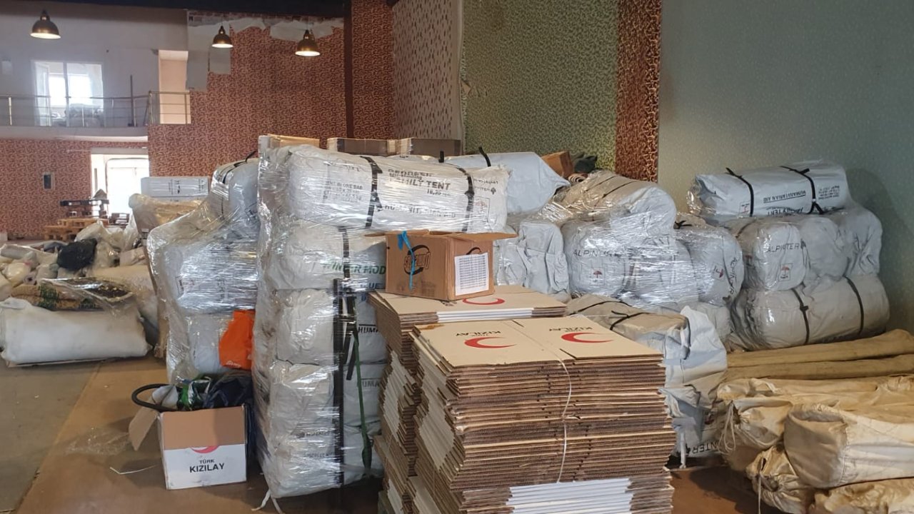 BİR KIZILAY REZALETİ DAHA: Malatya’da depremzedelere 'çadır yok' dediler, depolardaki çadırları yakınlarına da