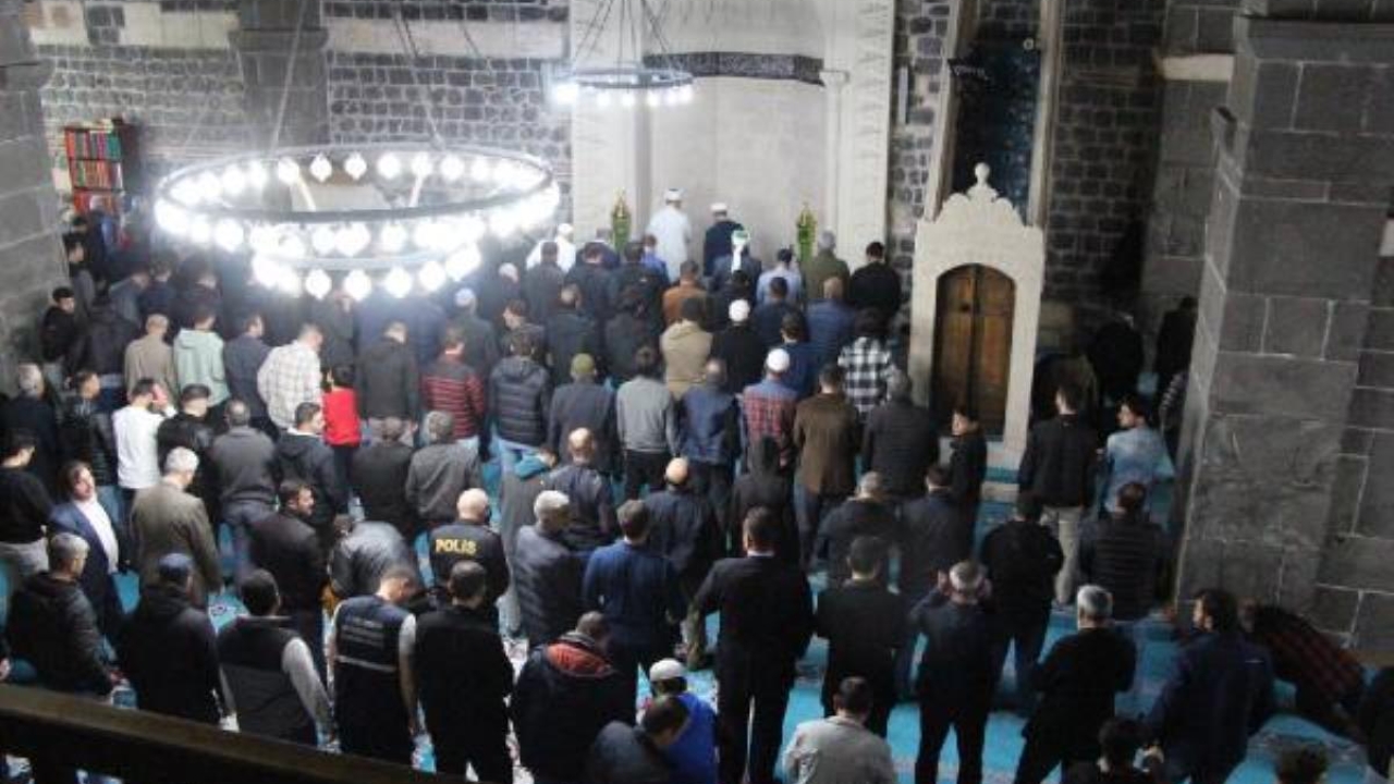 Diyarbakır'da ilk teravih namazı kılındı
