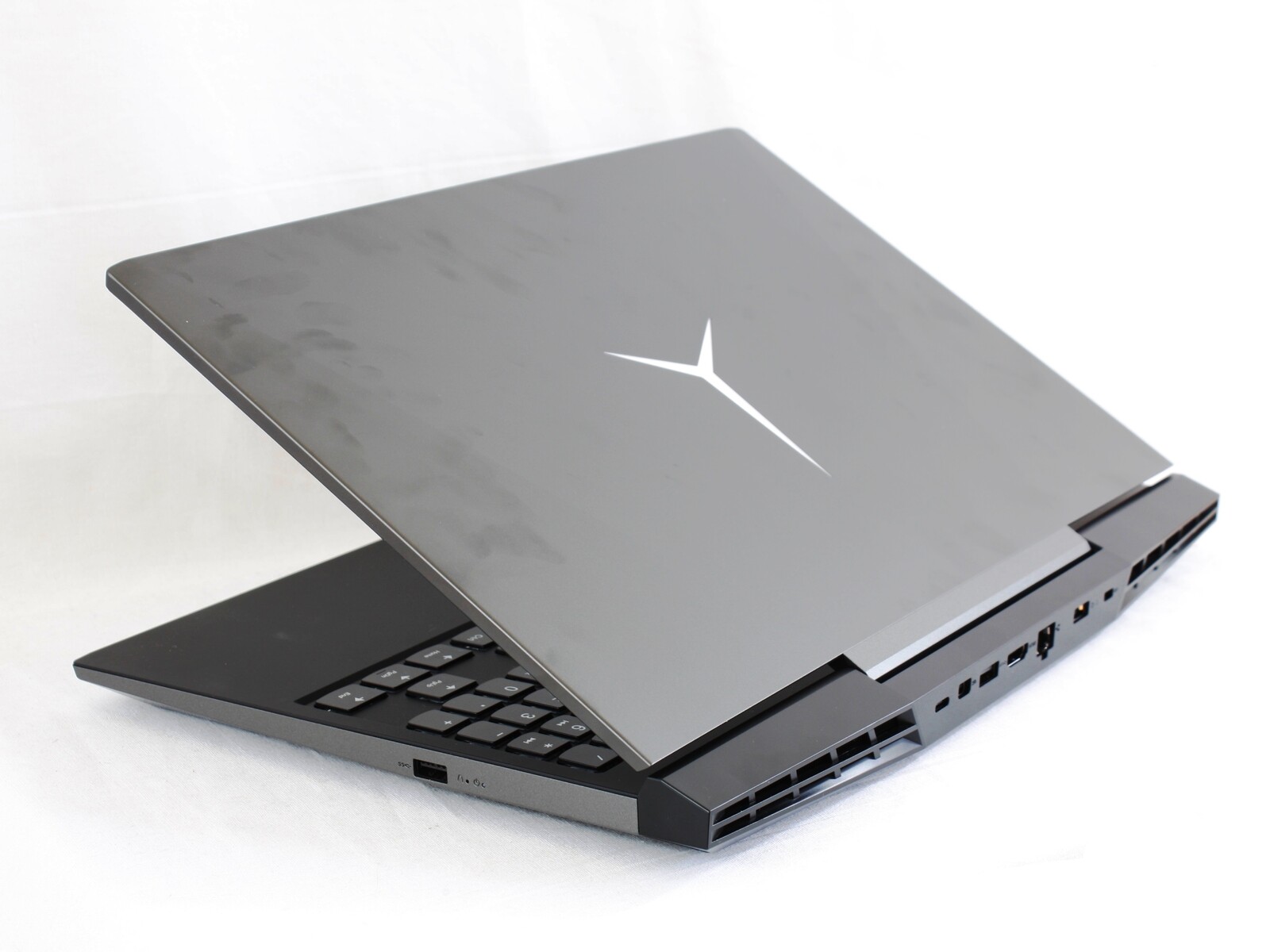 Lenovo bombaları üst üste patlattı.