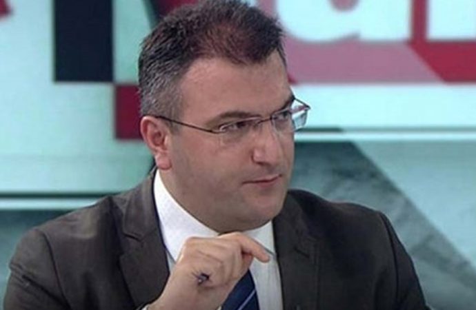 Tetikçi Cem Küçük'ten Hürriyet'e: Hükümet ne isterse yazıyorlar, onursuzlar…