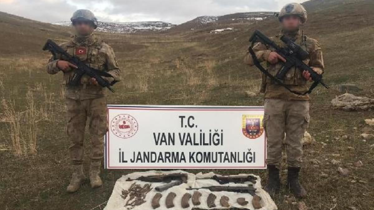 Başkale kırsalında PKK'ya ait silah ve mühimmat ele geçti