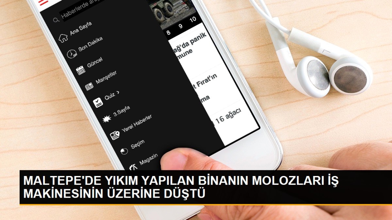Maltepe'de yıkım yapılan binanın molozları iş makinesinin üzerine düştü
