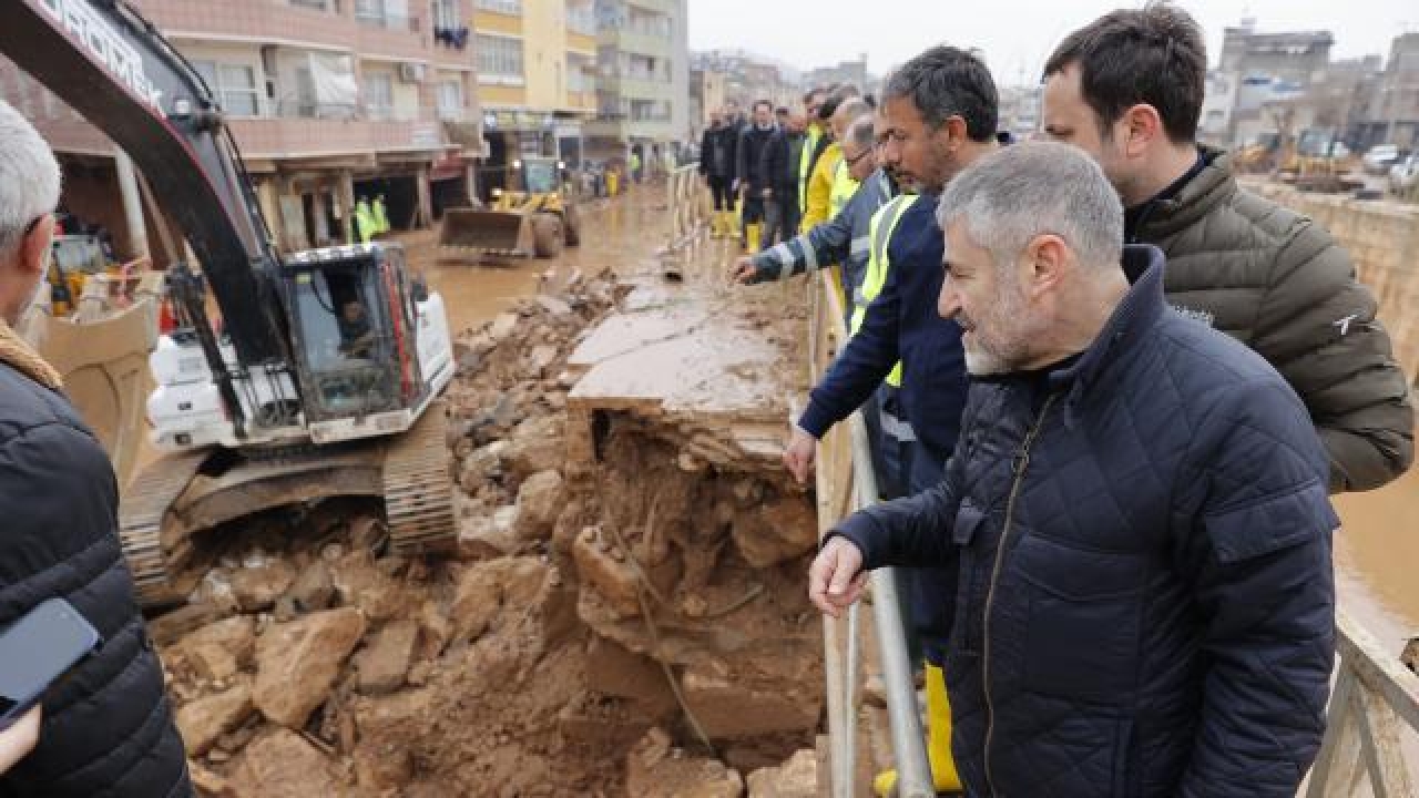 Bakan Nebati: Şanıurfa’daki selde 1402 konut, 980 araç hasar gördü
