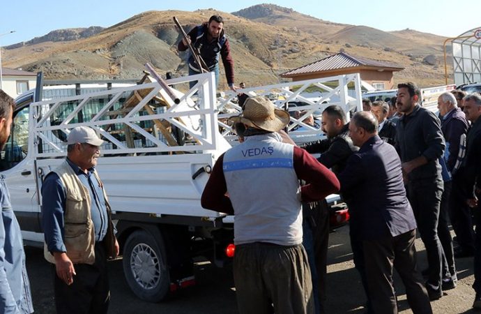 Zabıta ekiplerine taş, sopa ve satırlı saldırı: 5 yaralı