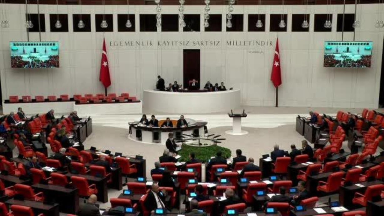 Müzeyyen Şevkin: Kozan'da Emekli Olmak İçin Başvuran Birçok Çiftçimiz, 'Pardon, Yanlışlık Yapıldı' Denilerek E