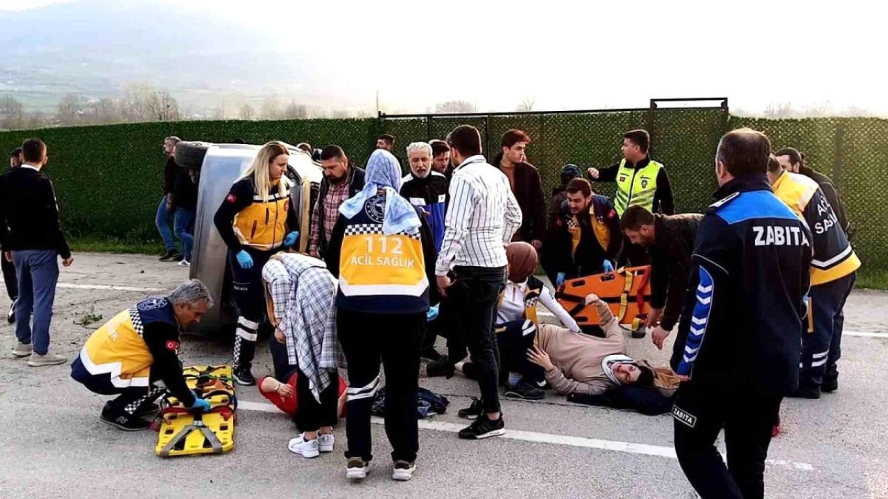 Alkollü sürücünün kullandığı otomobil takla attı 5 yaralı