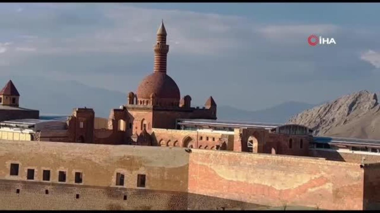 Yapımı 99 yıl süren tarihi saray: 'İshak Paşa Sarayı'