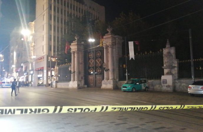 İstiklal Caddesi’nde şüpheli çanta alarmı! Cadde kapatıldı