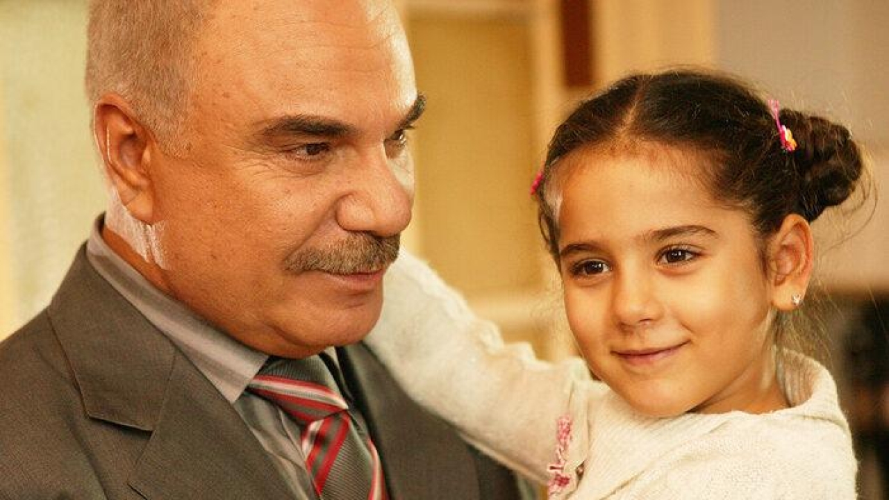 Yaprak Dökümü'nün Ayşe'sini bir de şimdi görün! Güzelliğiyle baş döndürüyor