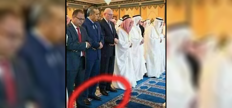Fotoğrafın Erdoğan'ı camide ayakkabıyla namaz kılarken gösterdiği iddiası