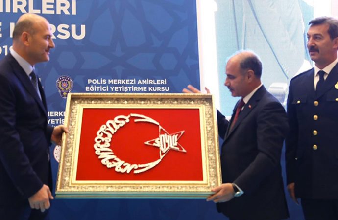 'Hassasiyet' isteyen Soylu'ya dikkat çeken hediye