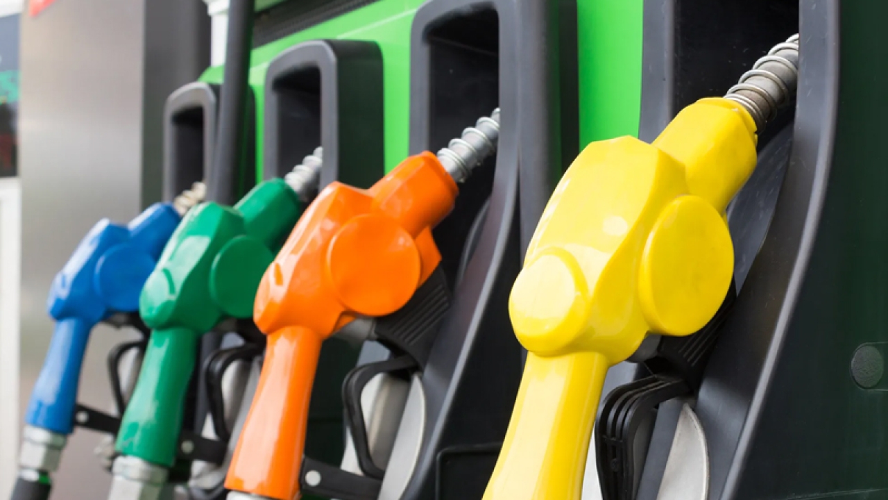 Benzine büyük zam