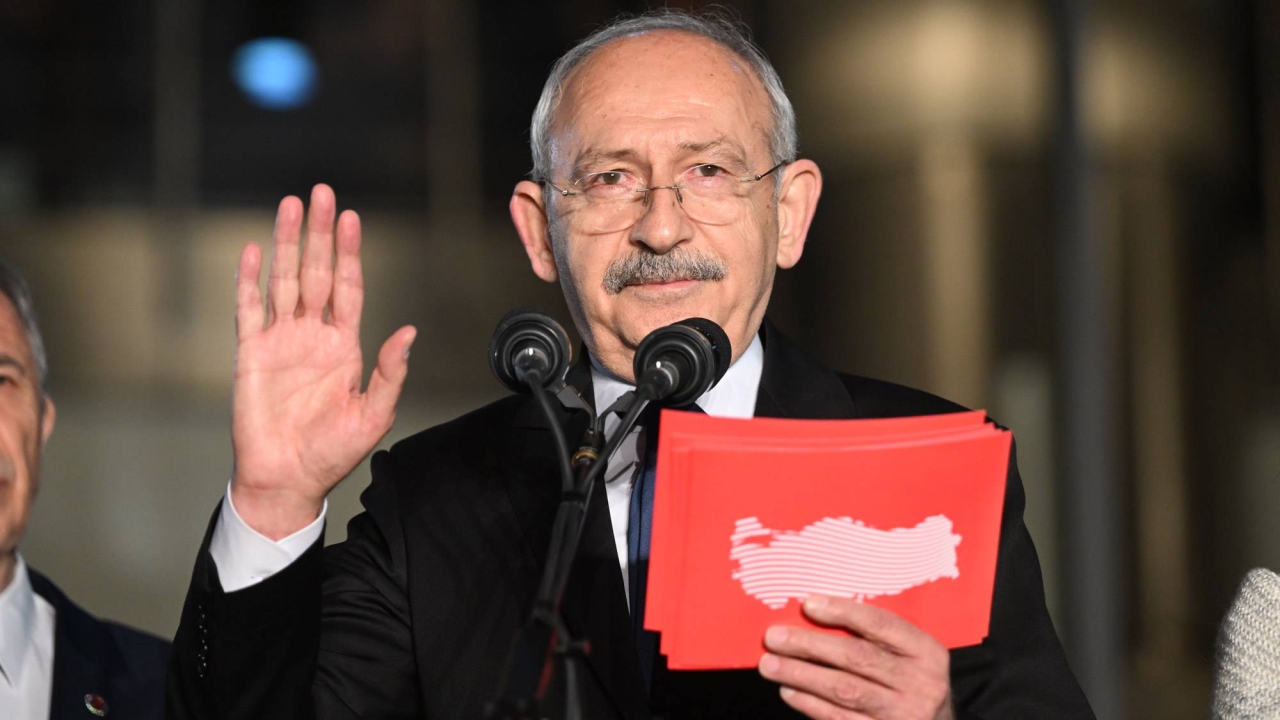 Yeni Şafak yazarı Orakoğlu: Kılıçdaroğlu’nun paylaşımları zorla kullanıcılara gösteriliyor