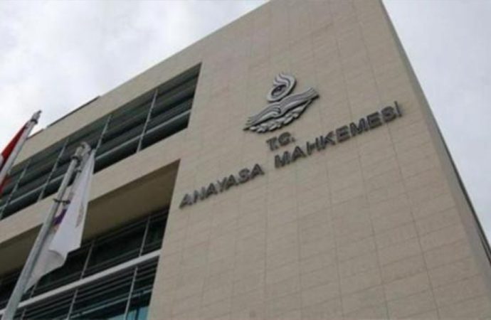 AYM, OHAL düzenlemelerinde yer alan üç maddeyi iptal etti