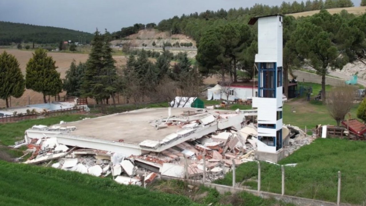 İki katlı bina yerle bir oldu, bir tek asansör kulesi ayakta kaldı