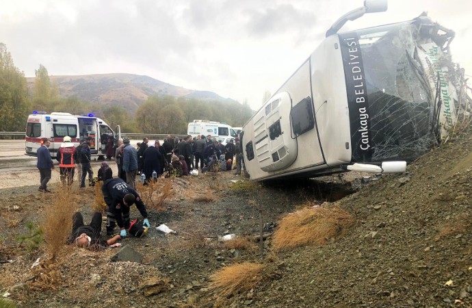 Ankara'da kanser taraması dönüşü feci kaza! Çok sayıda yaralı var...