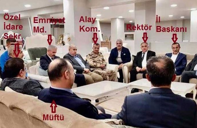 Devletin bürokratları tam kadro AKP il başkanının dükkanında!