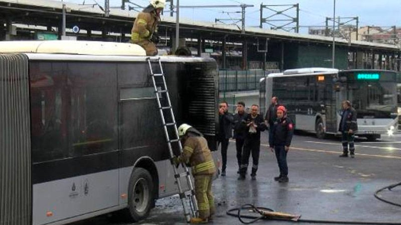 Kadıköy’de metrobüs yangını
