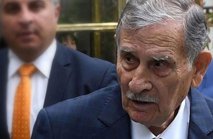 Eski başbakan hastaneye kaldırıldı