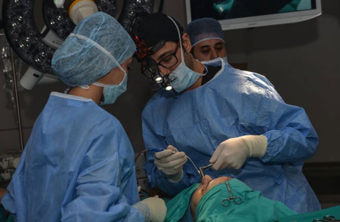 Türk doktor ameliyat etti, dünyanın dört bir yanından gelen 350 cerrah izledi