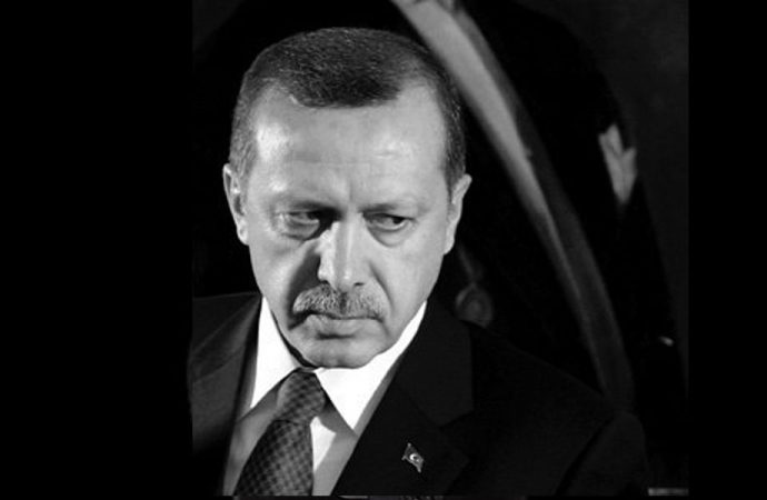 Erdoğan'ın eski danışmanı: ''Manşetleri bir gün önceden bana gönderip 'uygun mu?' diye soruyorlardı''