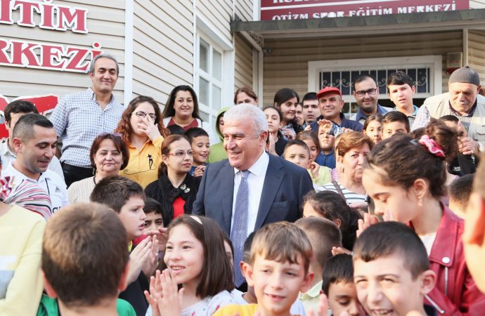 Efeler'de otizmli çocuklar özenli bir eğitimle hayata kazandırılıyor