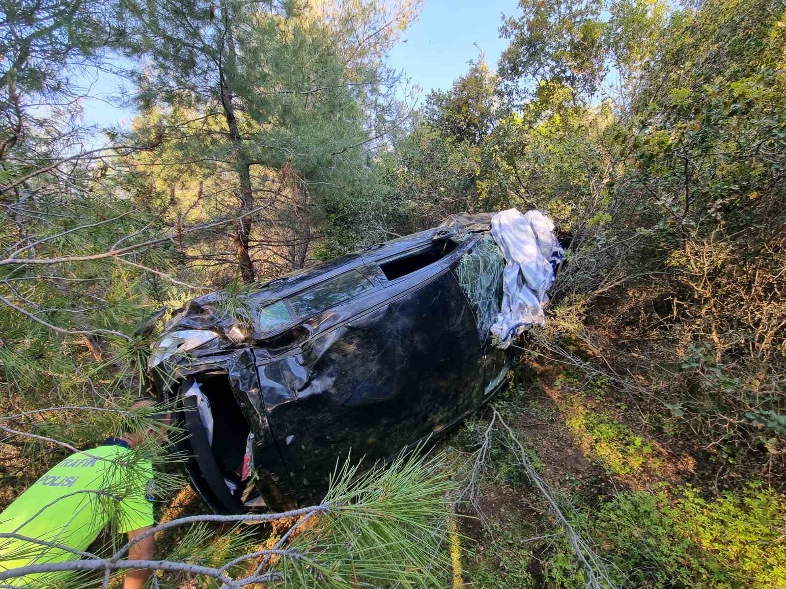 Şarampole uçan araçtan yaralı kurtuldu