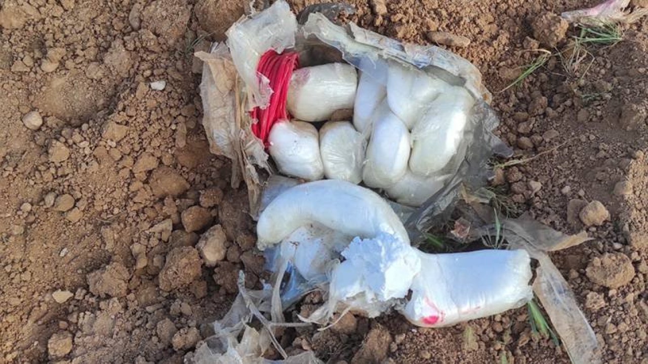 Çiftçinin sürdüğü tarlada toprağa gömülü 40 kilo patlayıcı bulundu