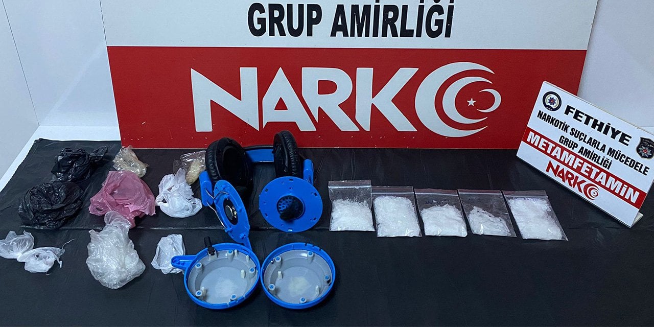 Uyuşturucuyu kulaklığa sakladılar