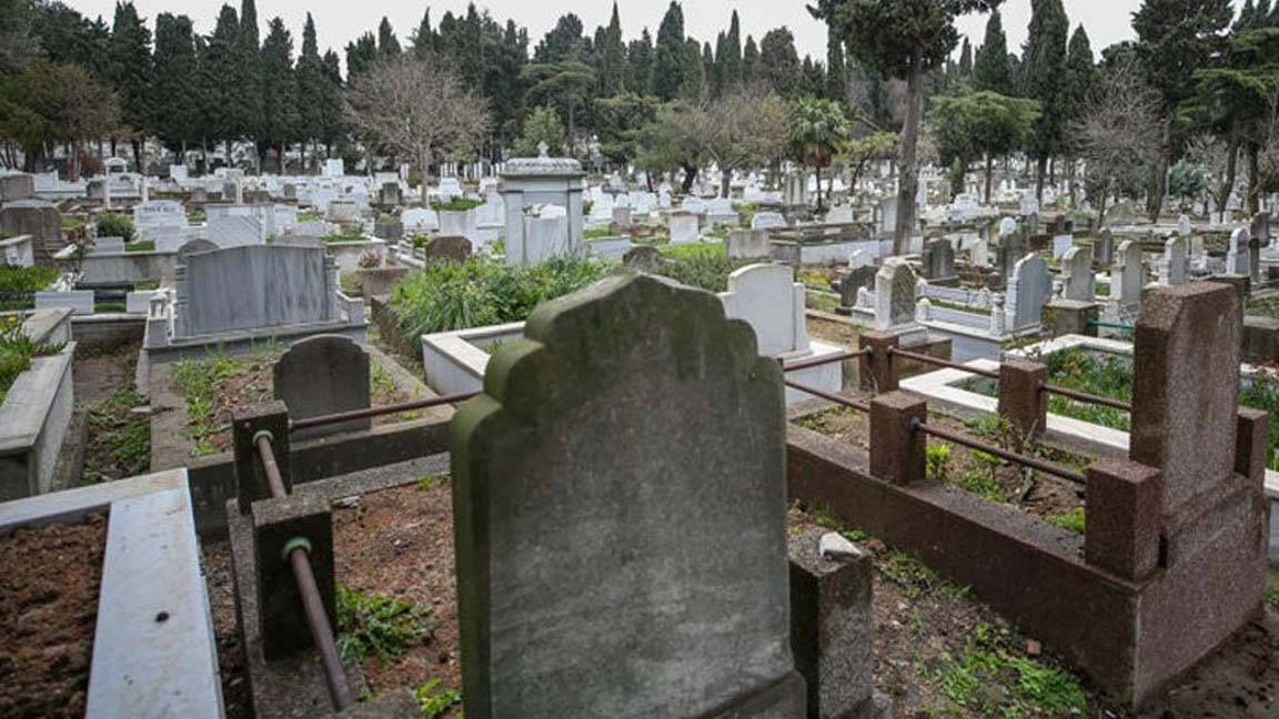Mezarlıkta cenaze taşıma kavgası: 1 kişi öldü