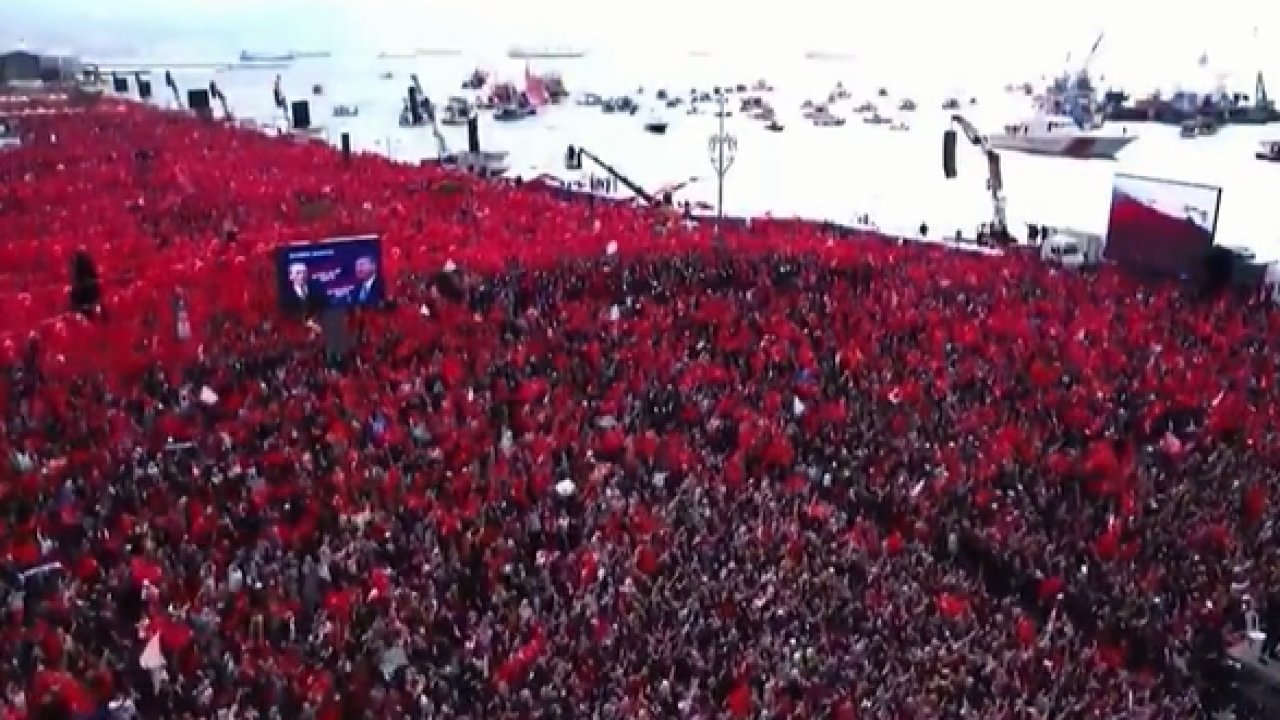 Bir televizyoncu gözüyle AKP'nin Gündoğdu mitingi: Mitingi kalabalık göstermek için hangi hileleri deneyip yak