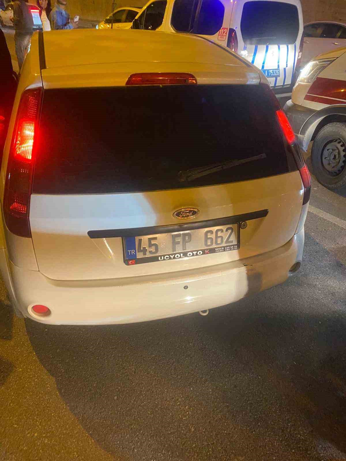 Otomobilin karşıdran karşıya geçen anne ve çocuğa çaraptı: 2 yaşındaki çocuk hayatını kaybetti