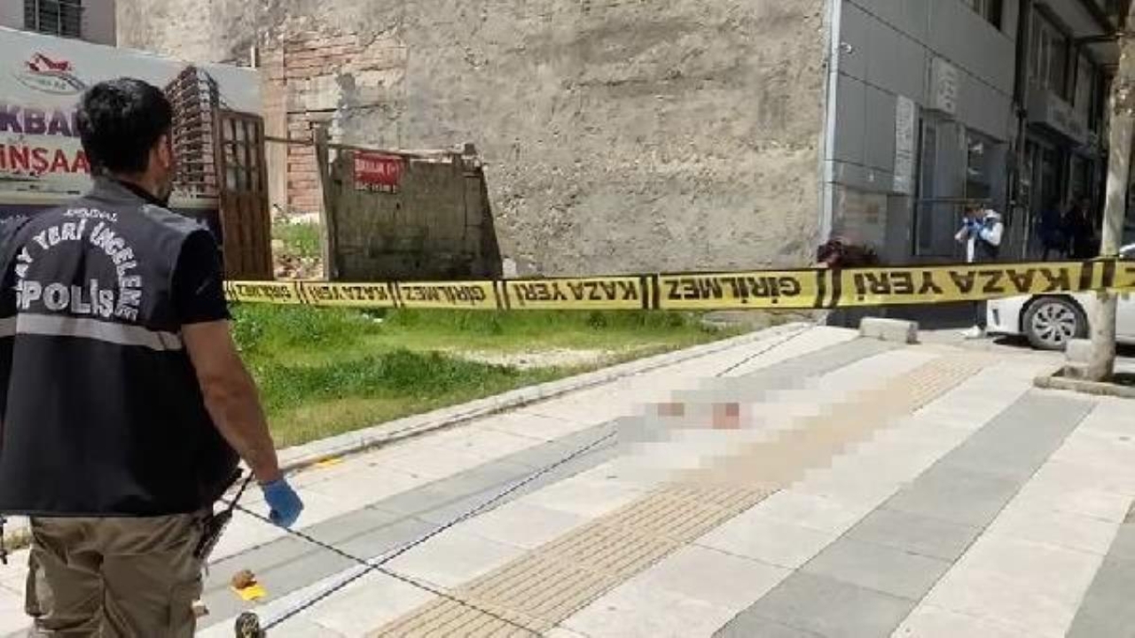 Elazığ'da Cadde Ortasında Silahlı Kavga: 1 Yaralı