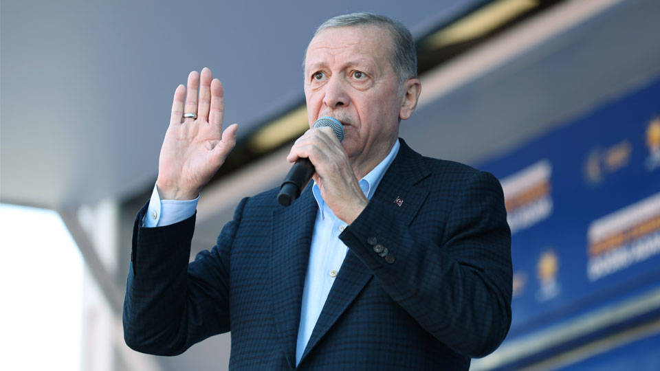 Erdoğan: Alevi-Sünni ayrımı yapana lanet olsun. Alevi'ye de saygımız var. Her türe saygımız var