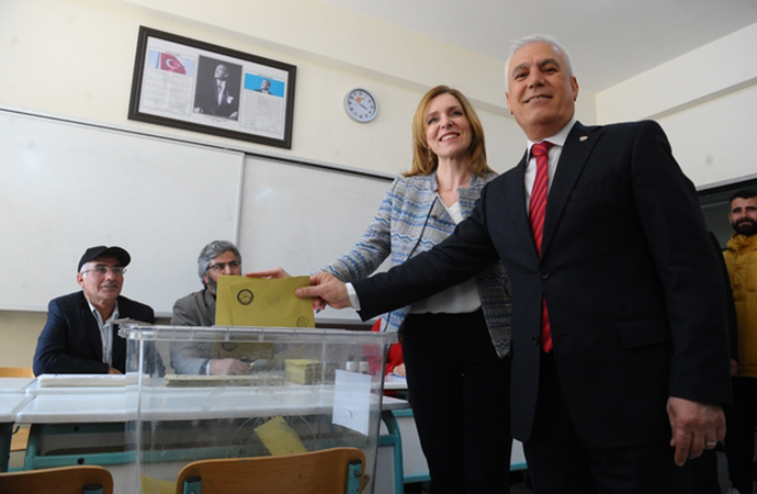 CHP adayı Mustafa Bozbey: Kazanıyoruz, öndeyiz!