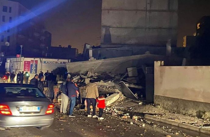 Depremde Türklerin kaldığı otel çöktü: Büyükelçilik'ten açıklama!