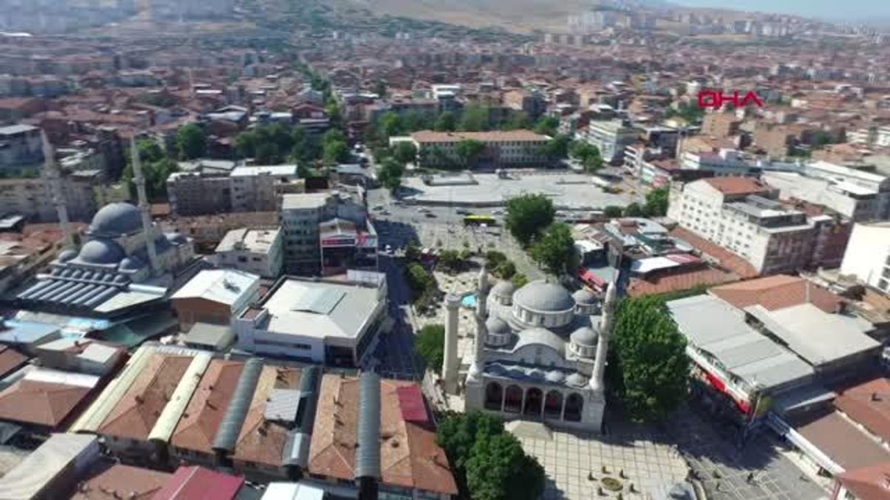 Malatya'daki Tarihi Yeni Cami Kahramanmaraş Depremiyle Yıkıldı