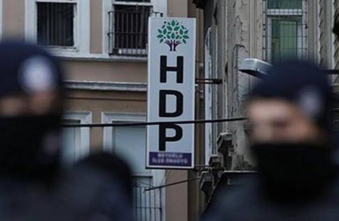 HDP, DBP, İHD ve SES yöneticilerinin de aralarında bulunduğu çok sayıda kişi gözaltına alındı