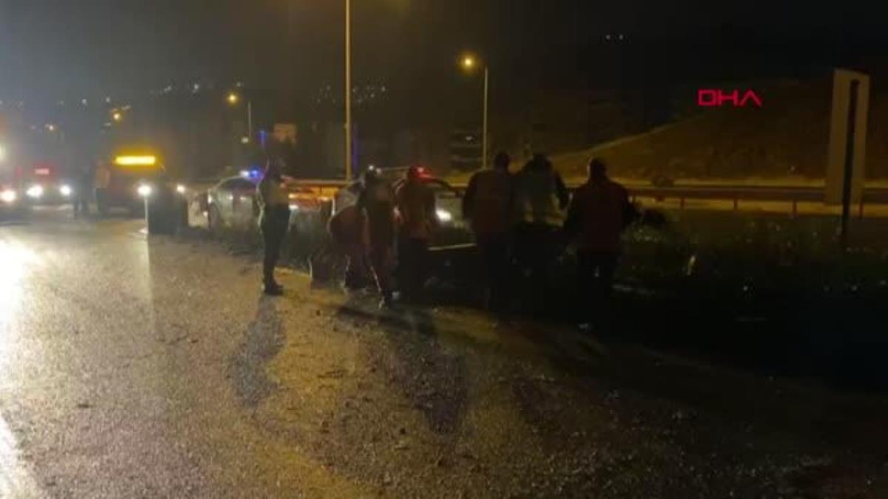 İzmir'de Otomobil Demir Bariyerlere Çarptı: 1 Ölü